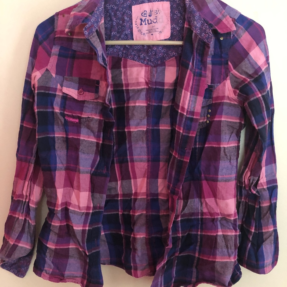 LONG SLEEVED PLAID TOP